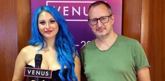 BlueMel stürzt sich ins erotische Getümmel VENUS Messe Berlin 2025
